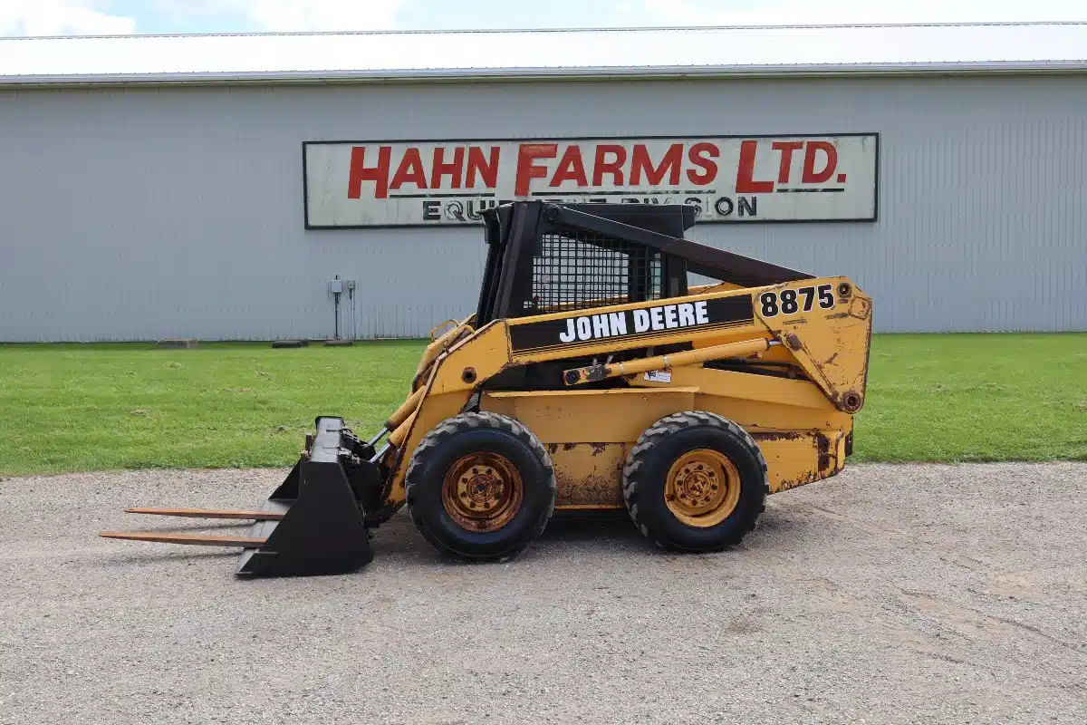 Photo de la Galerie 1 pour John Deere 8875 chargeuse à direction à glissement