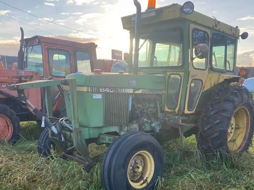 Gallery image 2 for Used John Deere 1640 Tractor