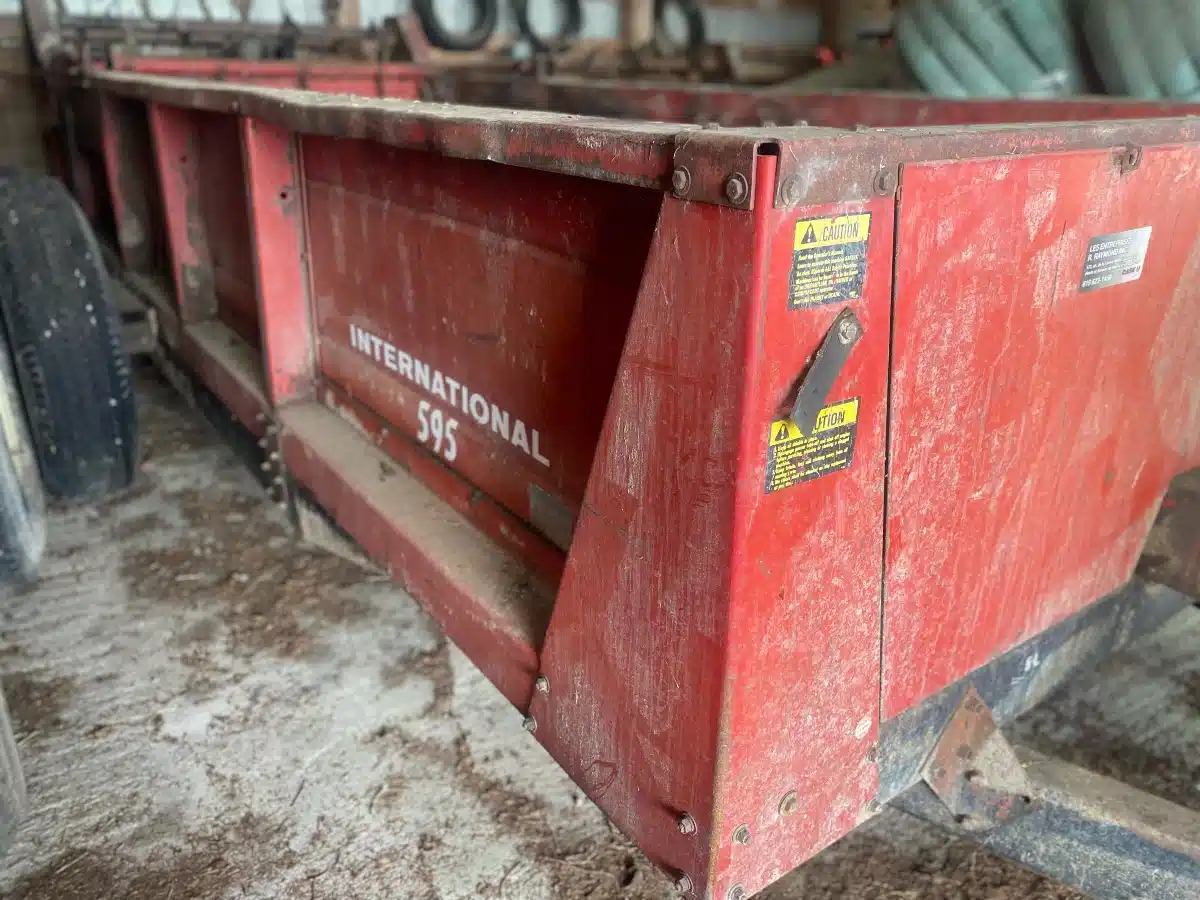 Gallery image 2 for Used International 595 Manure Spreader