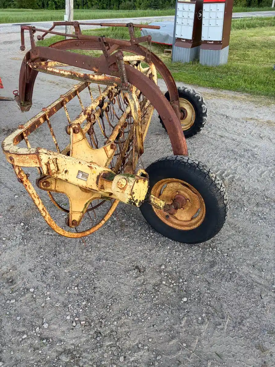 Gallery image 2 for New Holland 56 Rake