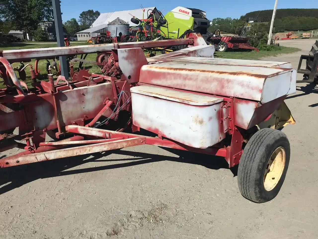 Gallery image 1 for Used New Holland 273 Square Baler - Small