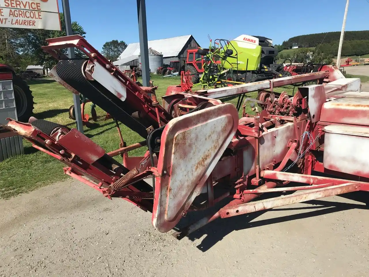 Gallery image 2 for Used New Holland 273 Square Baler - Small