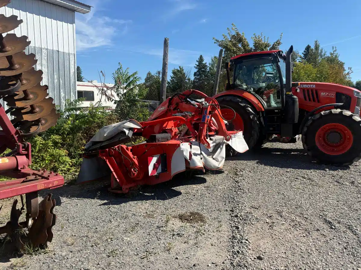 Gallery image 2 for Used 2021 Kuhn FC 3525 DF Disc Mower Conditioner
