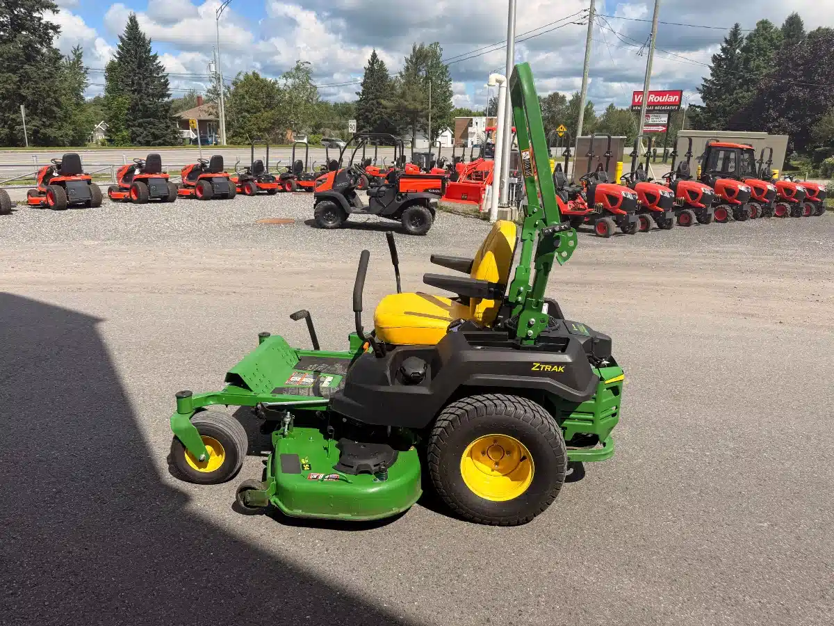 Photo de la Galerie 2 pour 2025 John Deere Z530M Tondeuse à rayon de braquage zéro
