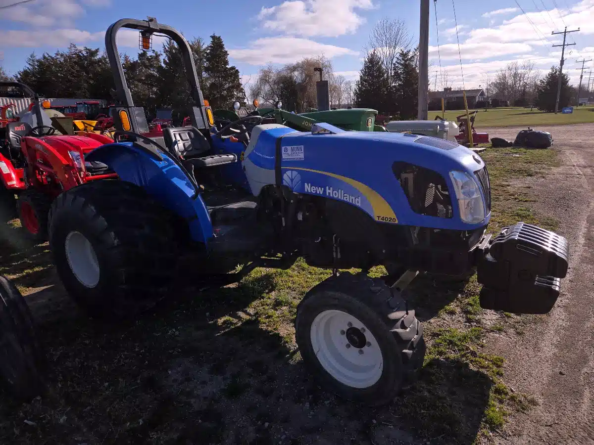 Gallery image 1 for Used New Holland T4020 Tractor
