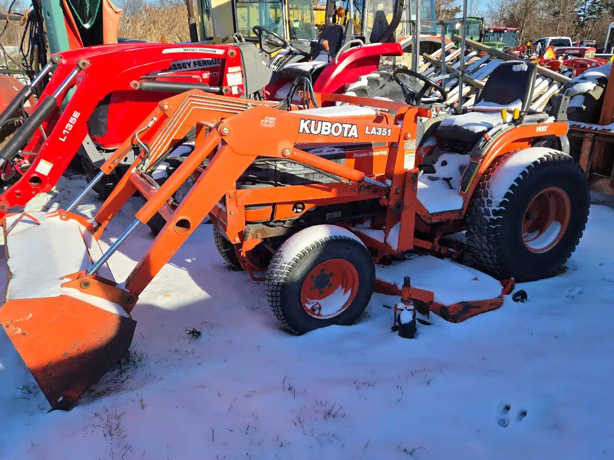 Used Kubota B2400HSD Tractor