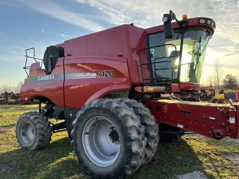 Gallery image 2 for Used 2011 Case IH 7120 Combine