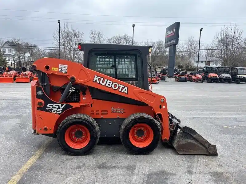 Gallery image 2 for Used 2019 Kubota SSV65P Skid Steer