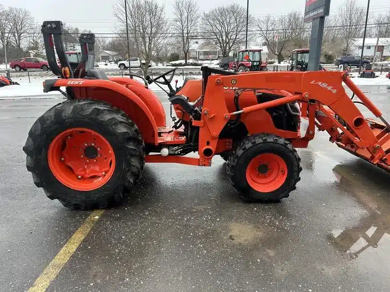 Gallery image 2 for 2012 Kubota M4700 Tractor