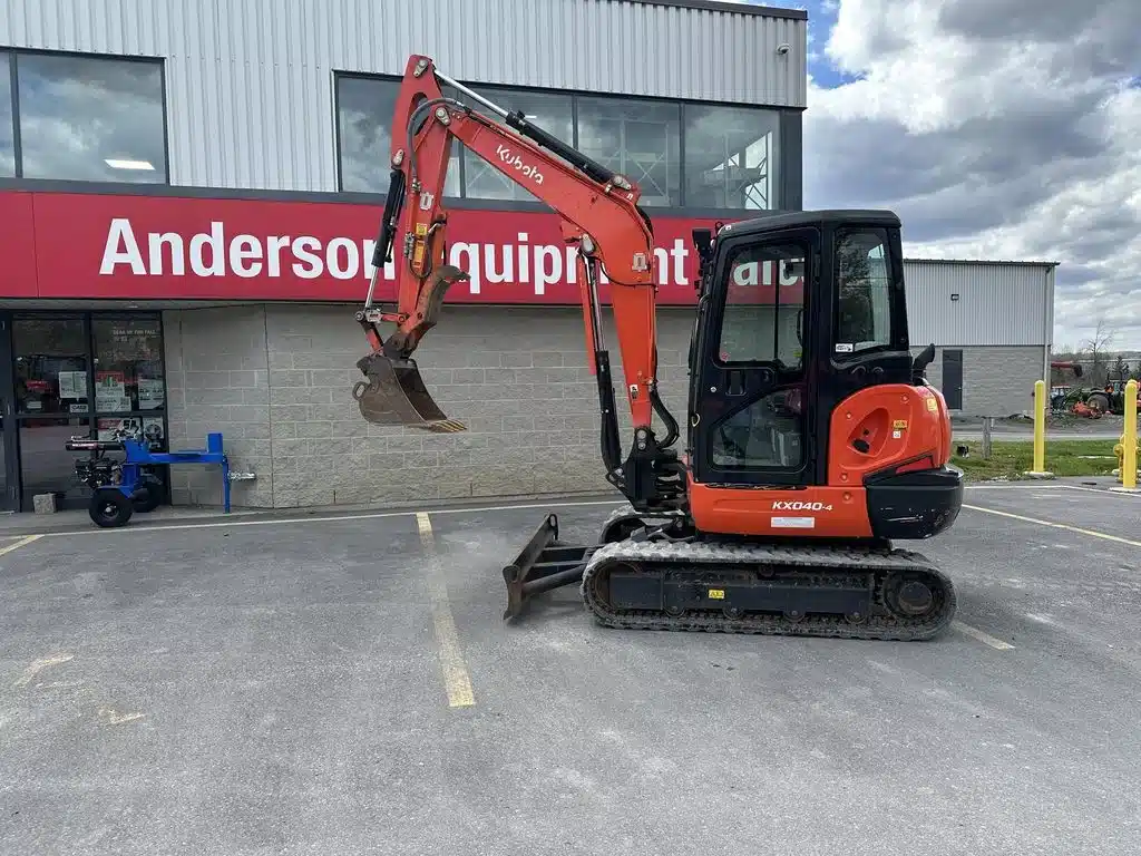 Photo de la Galerie 1 pour 2023 Kubota KX040-4 Series Excavatrice