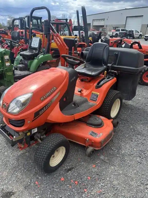 Gallery image 1 for 2007 Kubota GR2100 Lawn Tractor
