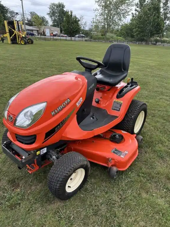 Gallery image 1 for 2009 Kubota GR2110 Lawn Tractor