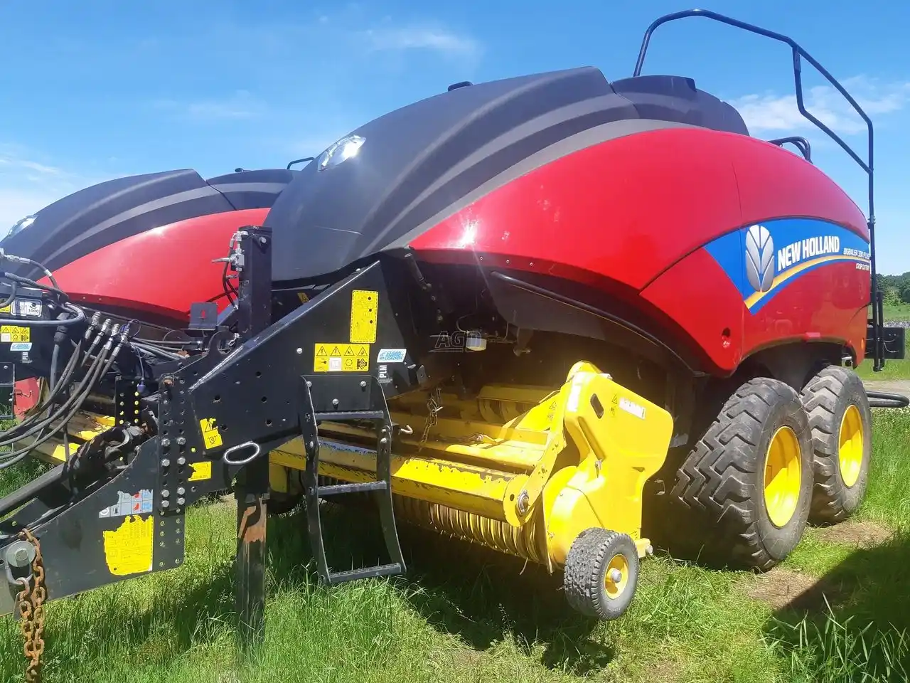 Gallery image 2 for Used 2018 New Holland BIG BALER 330R PLUS Square Baler - Large
