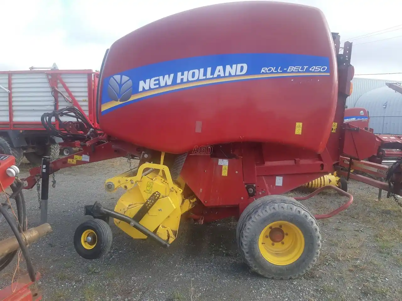Gallery image 1 for 2019 New Holland ROLL-BELT 450 Round Baler