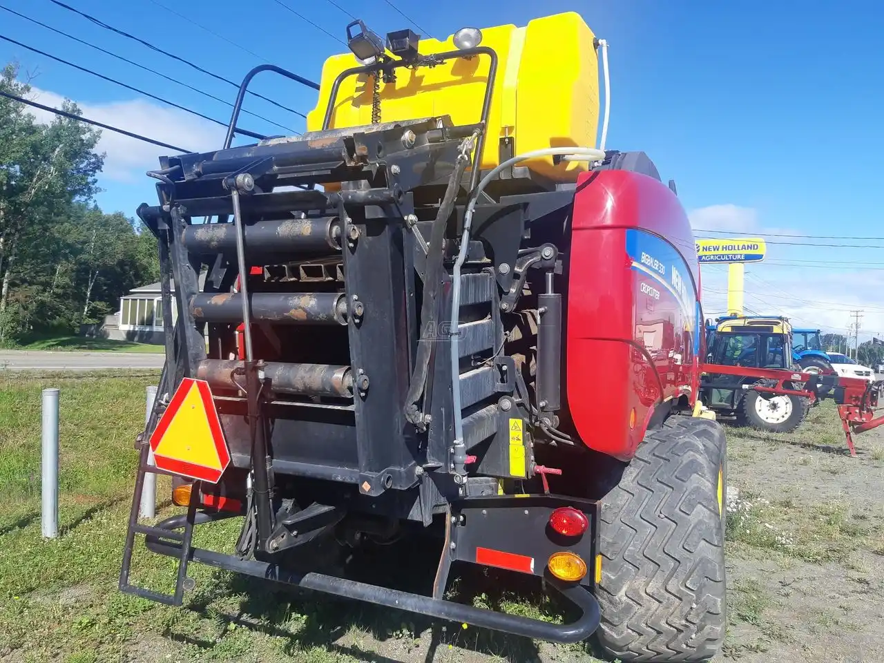 Gallery image 2 for Used 2013 New Holland BIG BALER 330R Square Baler - Large