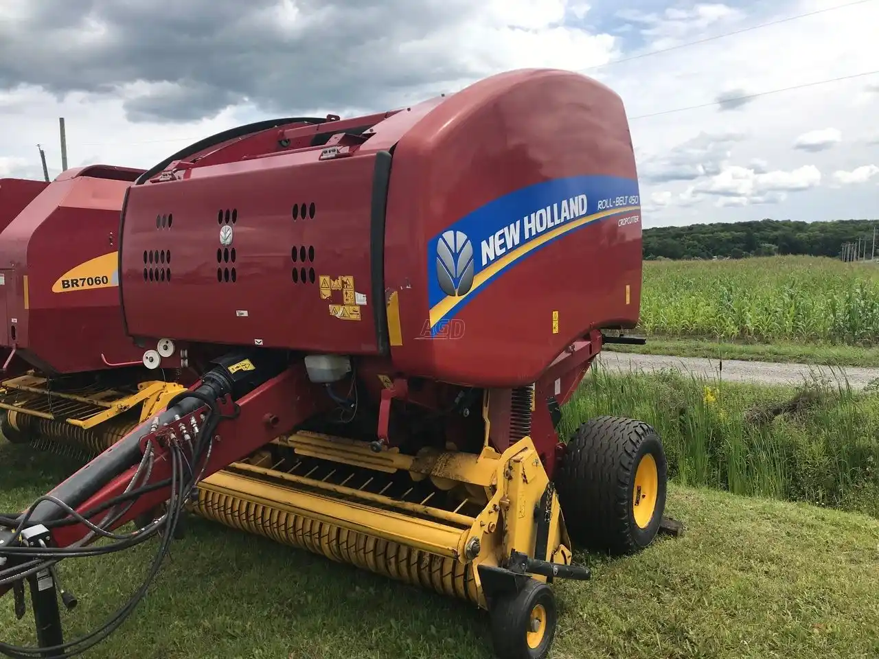 Gallery image 1 for Used 2016 New Holland ROLL-BELT 450 Round Baler
