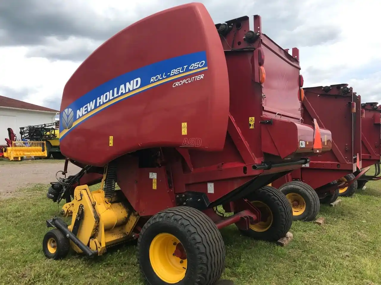Gallery image 2 for Used 2016 New Holland ROLL-BELT 450 Round Baler