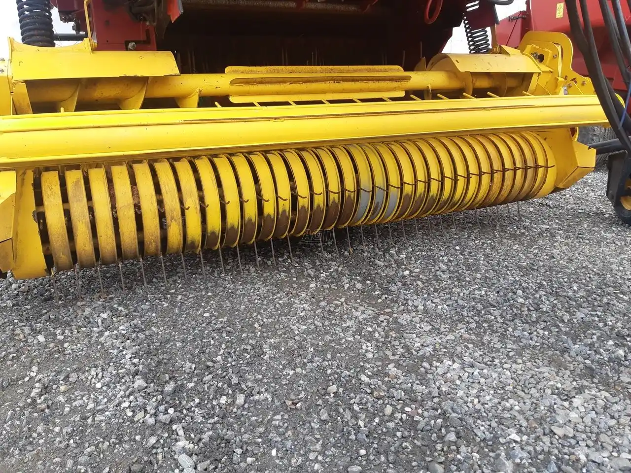 Gallery image 2 for 2015 New Holland ROLL-BELT 450 Round Baler