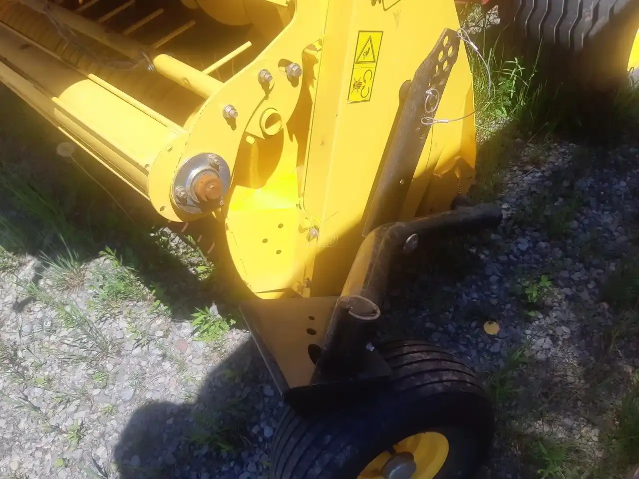 Gallery image 2 for Used 2018 New Holland ROLL-BELT 450 Round Baler