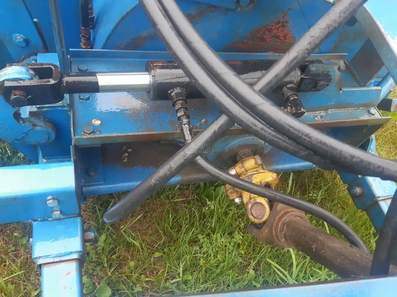 Gallery image 2 for Used Roberge 92 POUCES Snow Blower