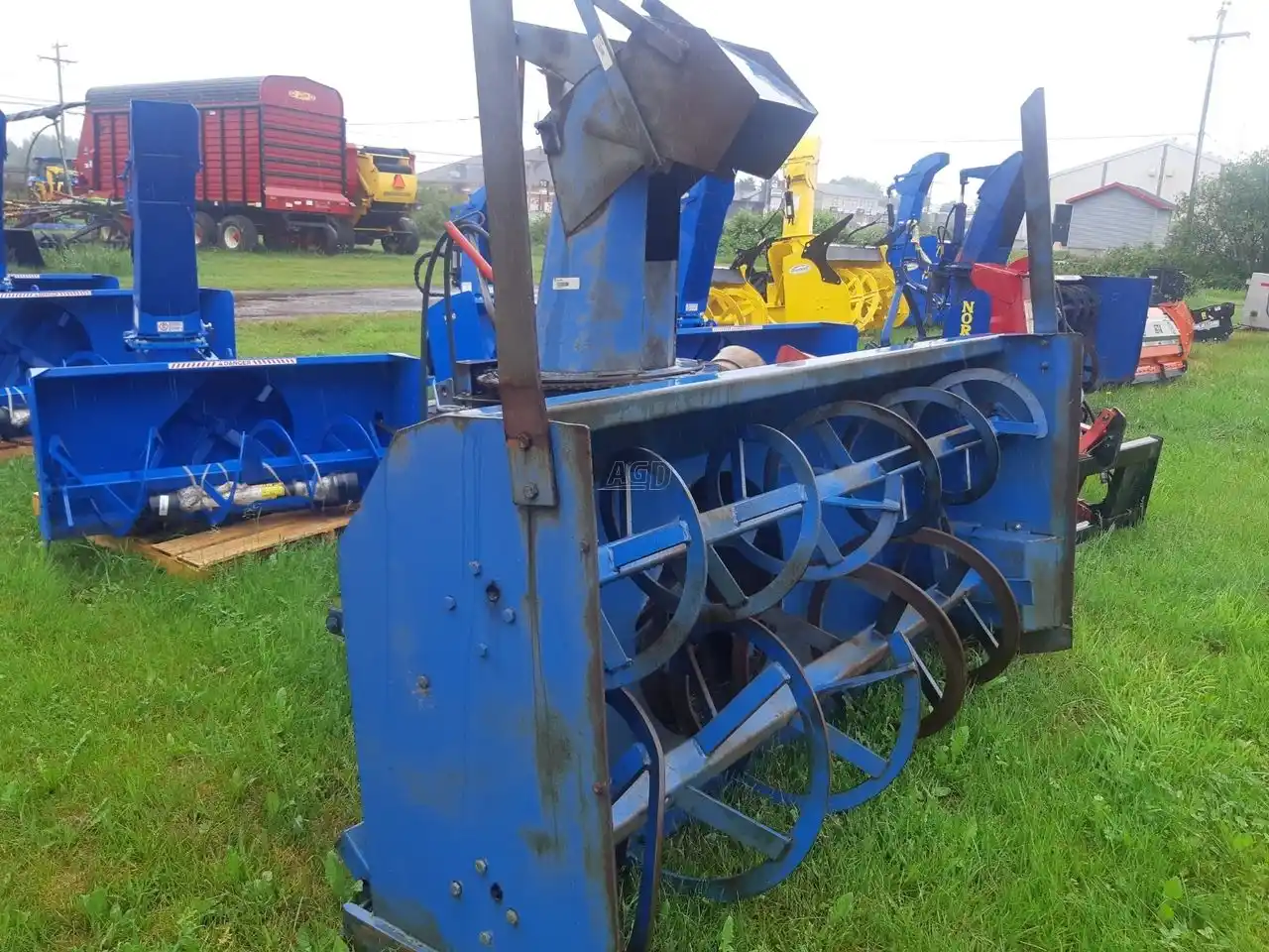 Gallery image 1 for Used Roberge 92 POUCES Snow Blower
