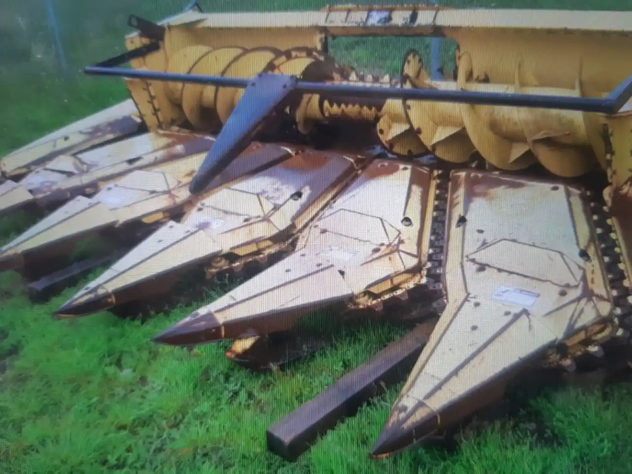 Gallery image 1 for Used 1998 New Holland NH 360N6 Header - Row Crop
