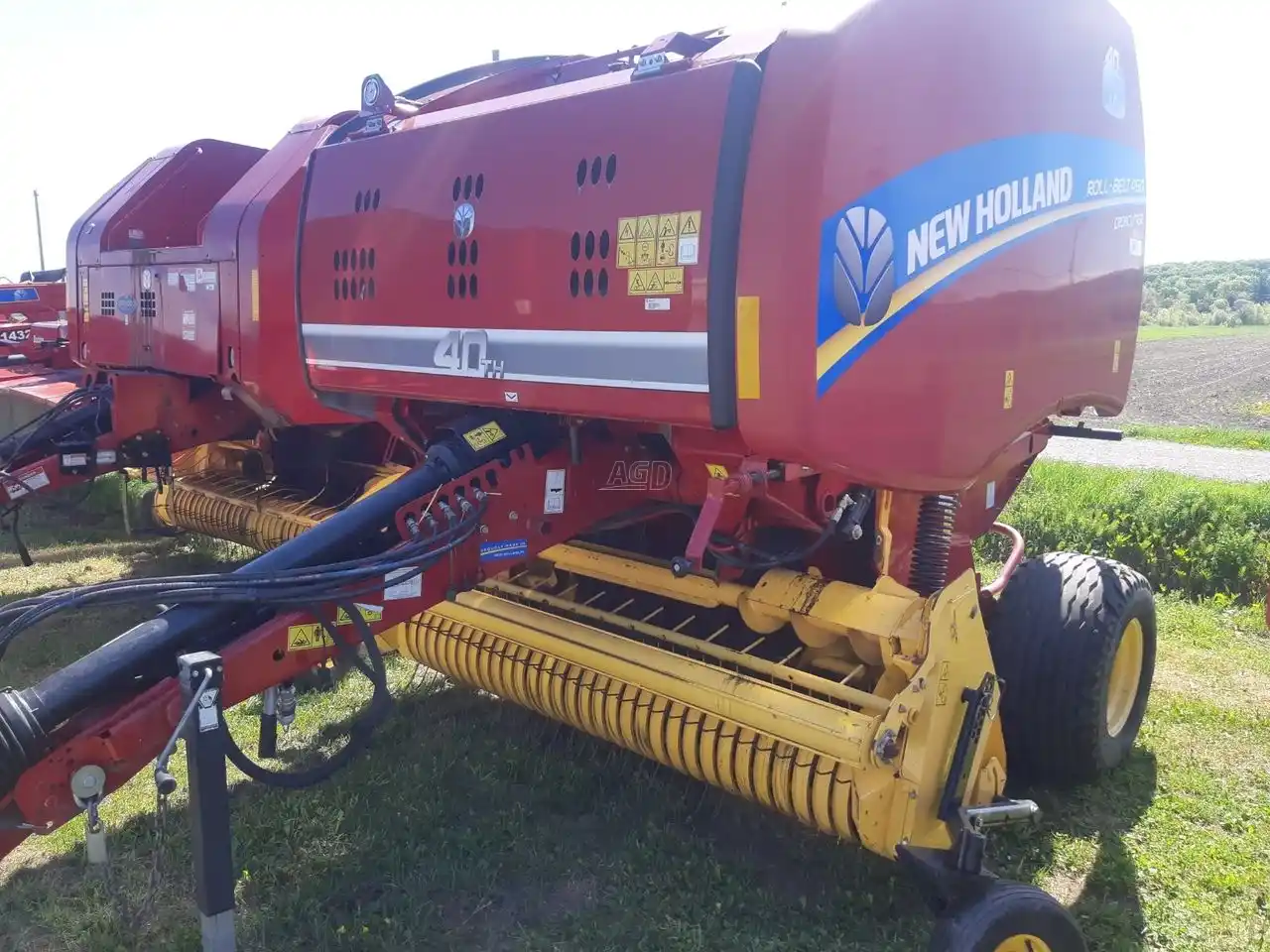 Gallery image 1 for 2015 New Holland ROLL-BELT 450 Round Baler
