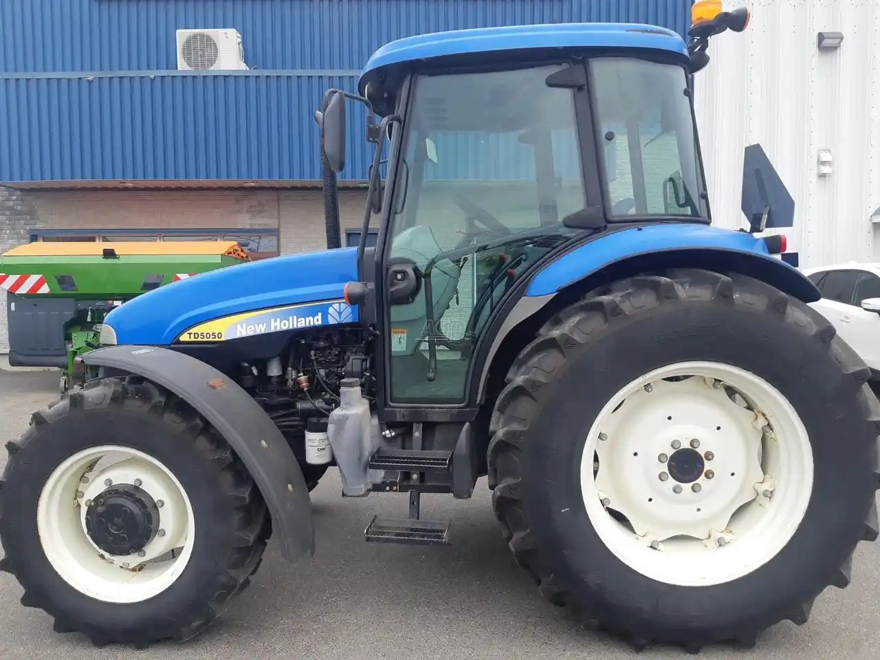 Gallery image 1 for 2003 New Holland TD5050 Tractor