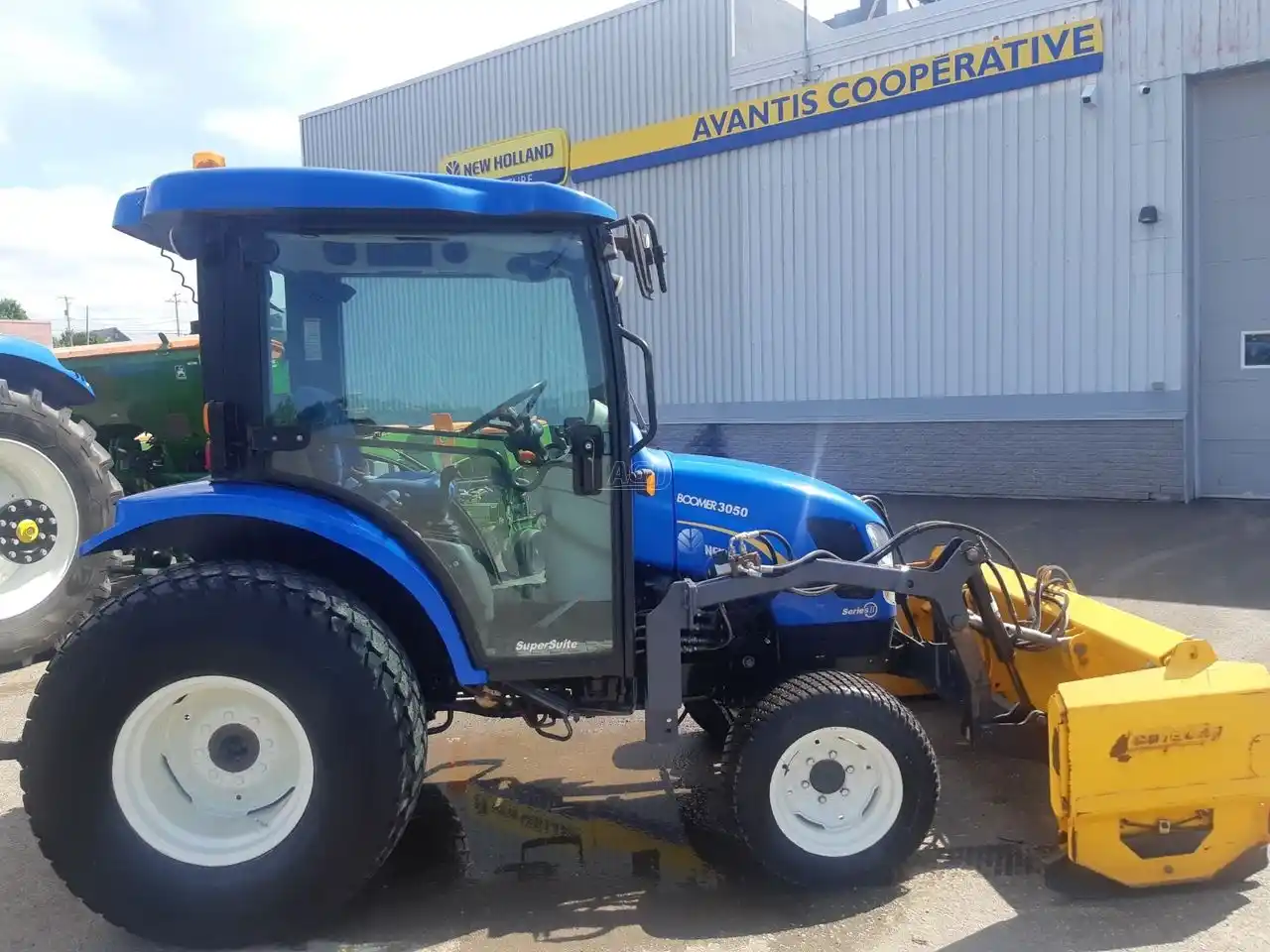 Gallery image 1 for 2015 New Holland BOOMER 3050 Tractor