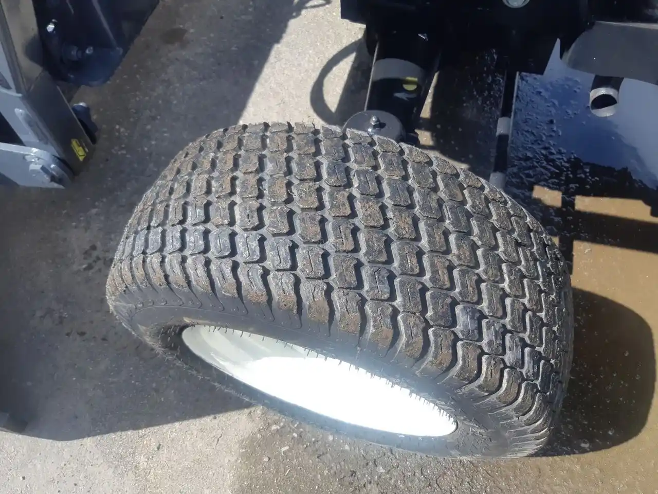 Gallery image 2 for 2015 New Holland BOOMER 3050 Tractor