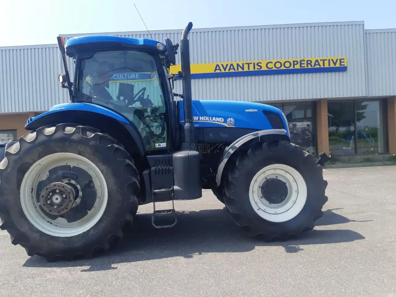 Gallery image 1 for Used 2015 New Holland T7.230 AUTO COMMAND Tractor