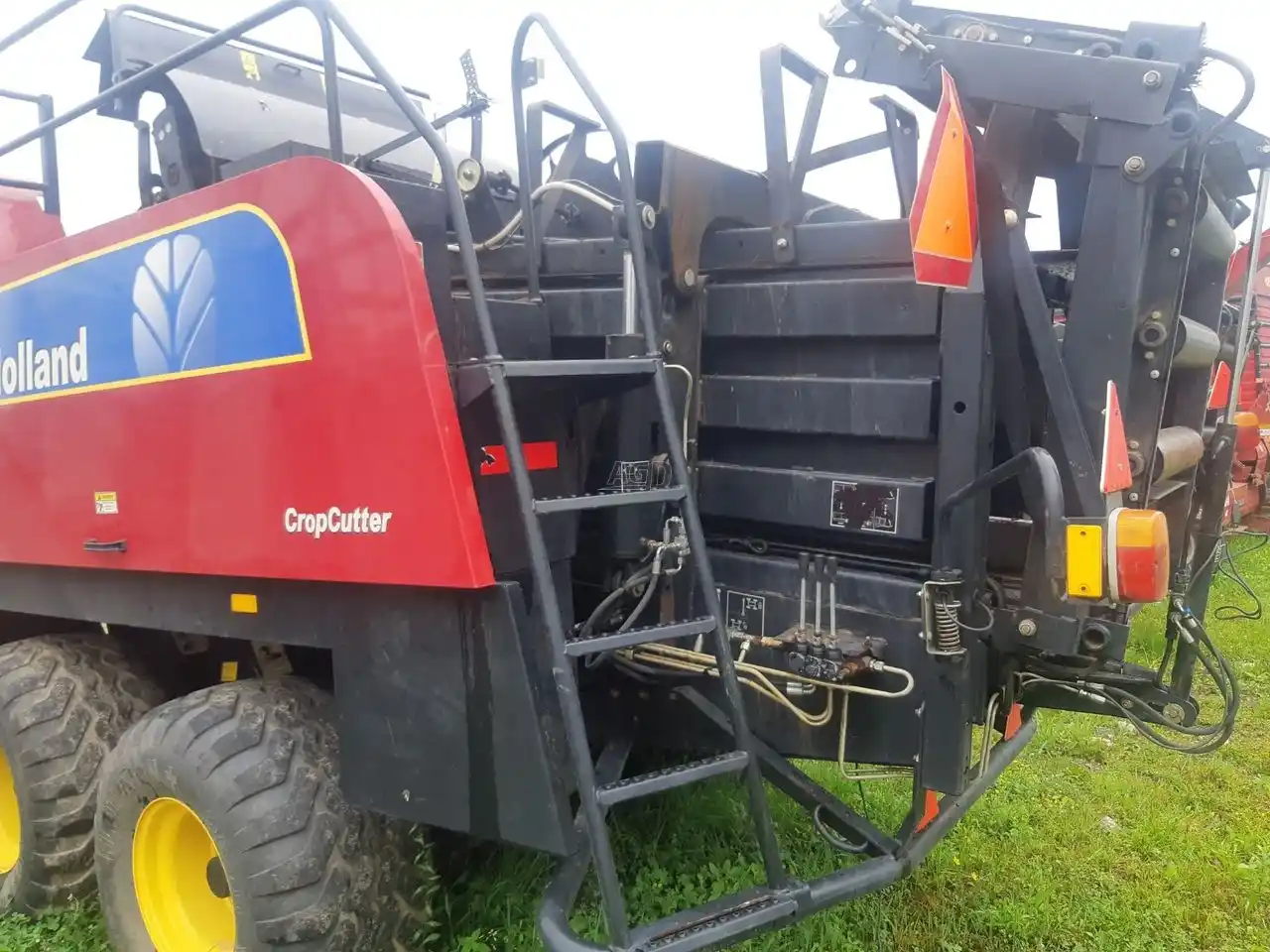 Gallery image 2 for Used 2009 New Holland BB9060 Square Baler - Large