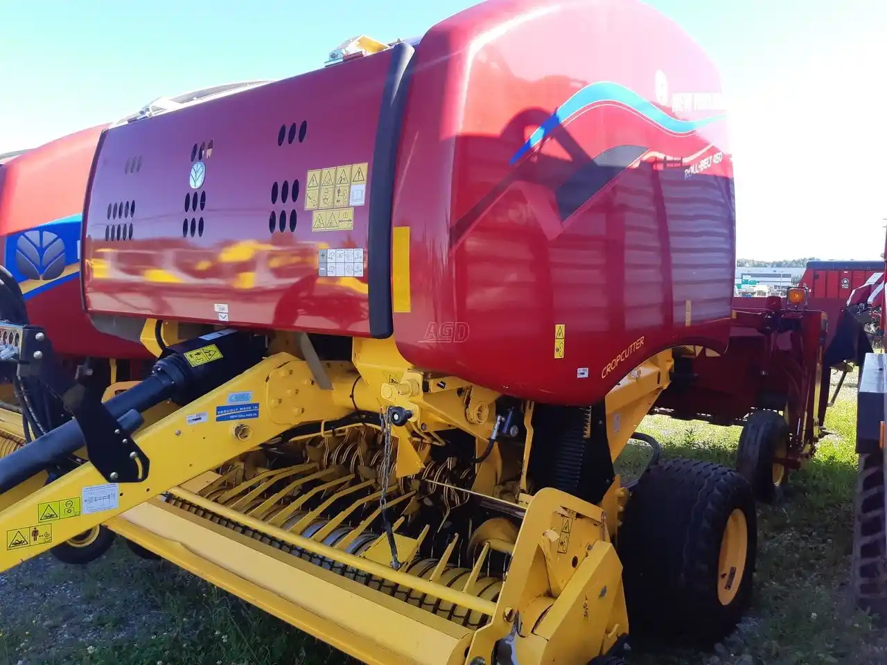 Gallery image 1 for Used 2022 New Holland ROLL-BELT 450 Round Baler