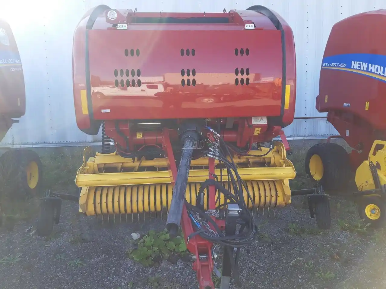 Gallery image 2 for Used 2015 New Holland ROLL-BELT 450 Round Baler