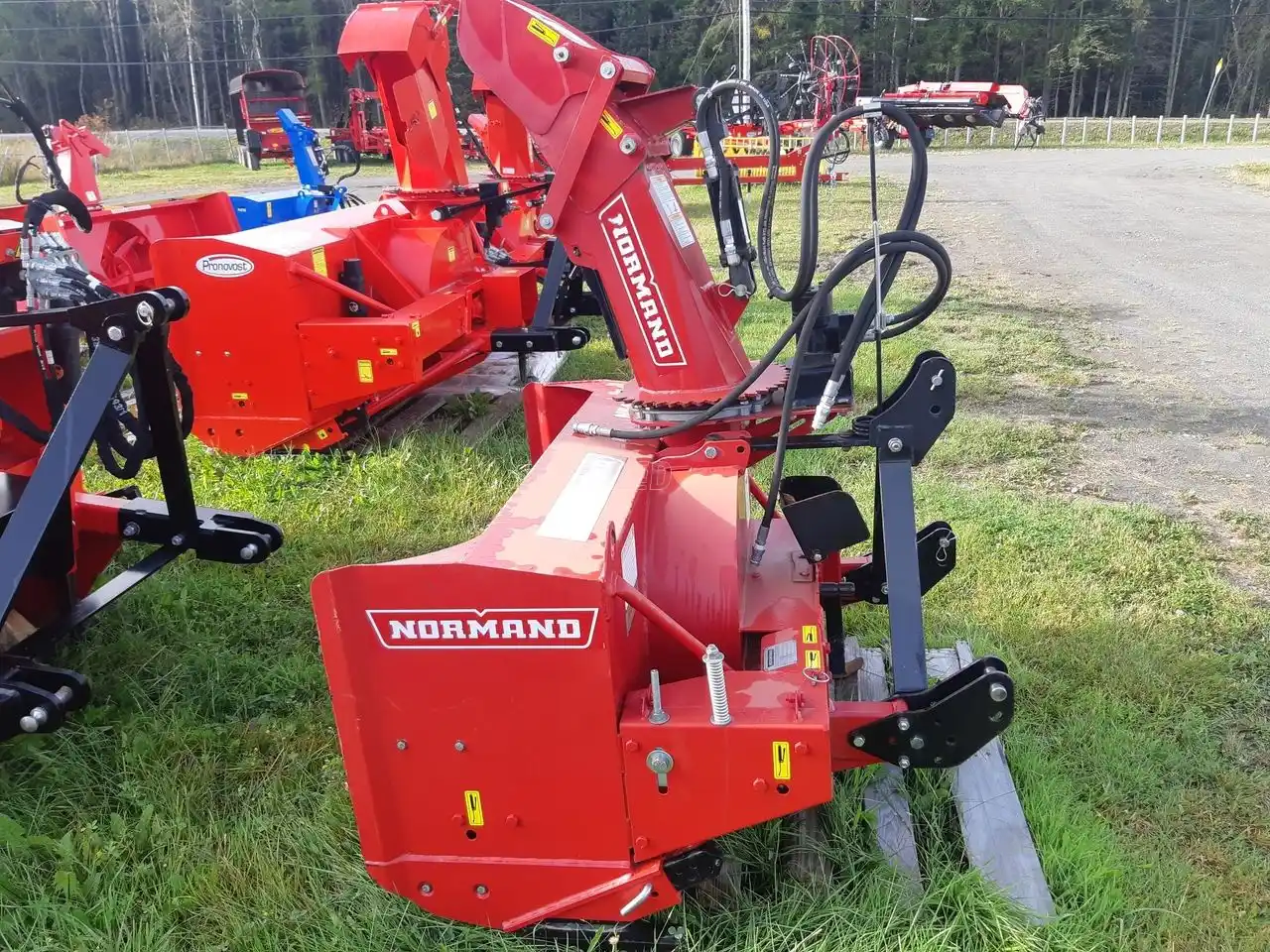 Gallery image 1 for New 2020 Normand N54-240H Snow Blower