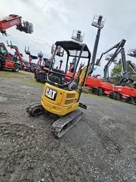 Photo de la Galerie 1 pour 2016 Caterpillar 301.7CR Excavatrice