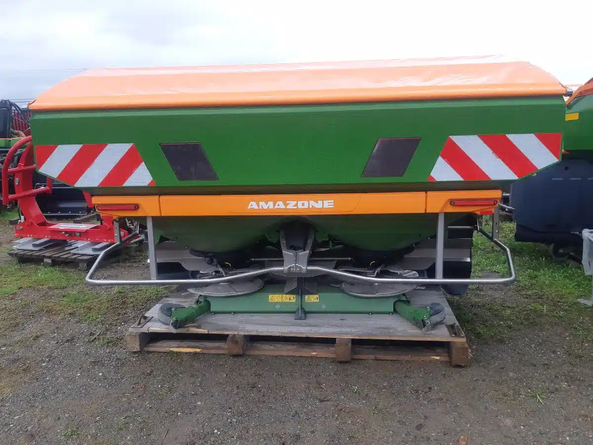 Gallery image 1 for Used 2022 Amazone ZA-V 3200 HYDRO Spreader - Fertilizer