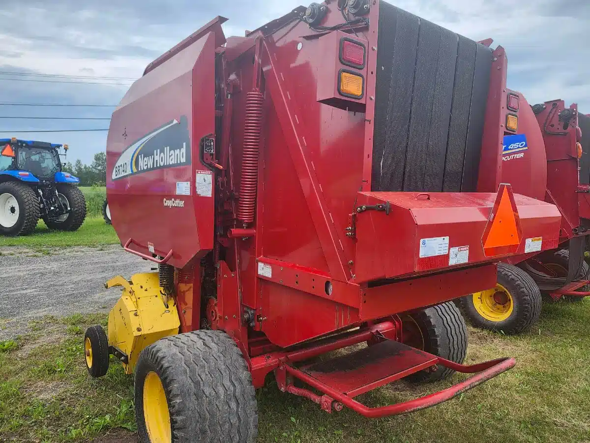 Gallery image 2 for Used 2006 New Holland BR740A Round Baler