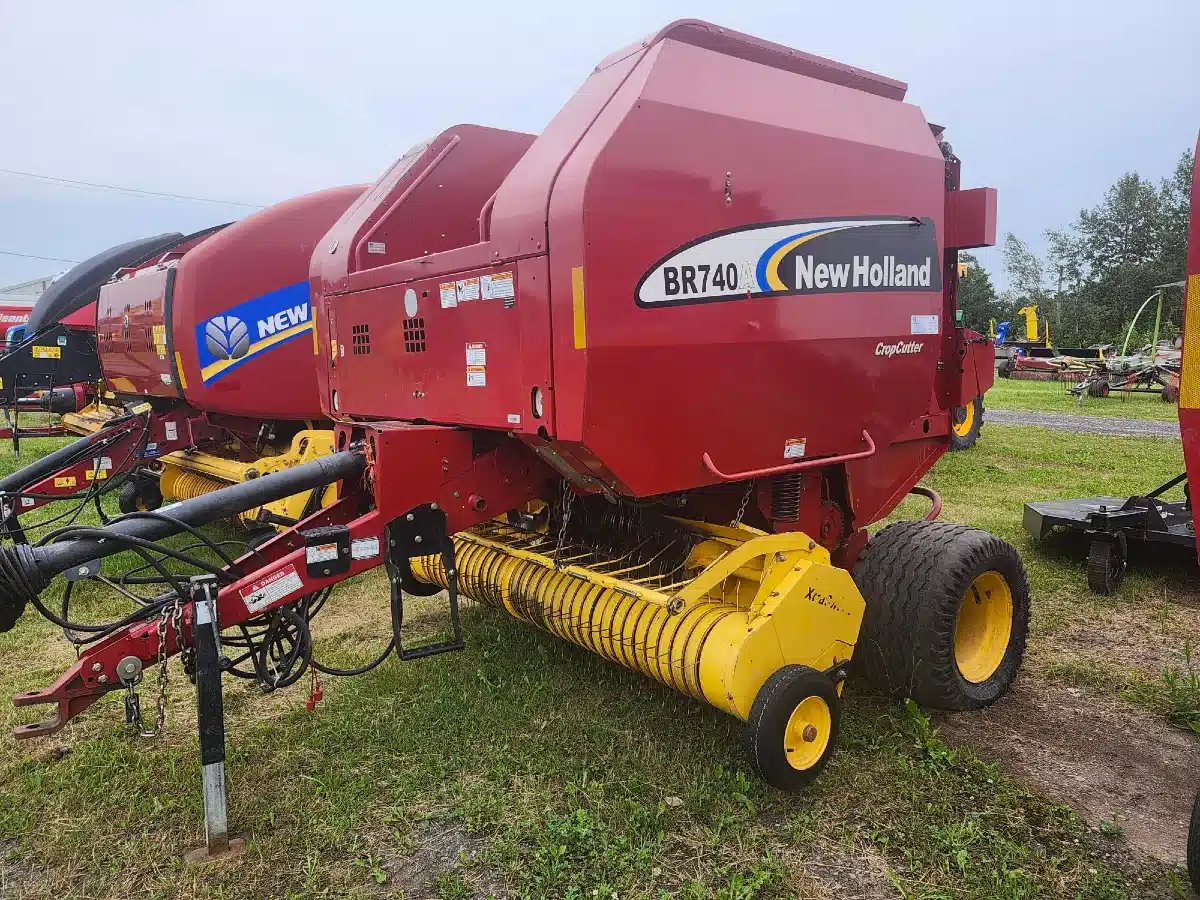 Gallery image 1 for Used 2006 New Holland BR740A Round Baler