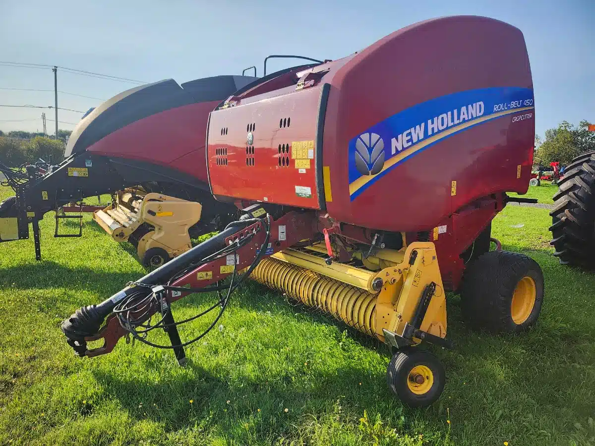 Gallery image 1 for Used 2017 New Holland ROLL-BELT 450 Round Baler
