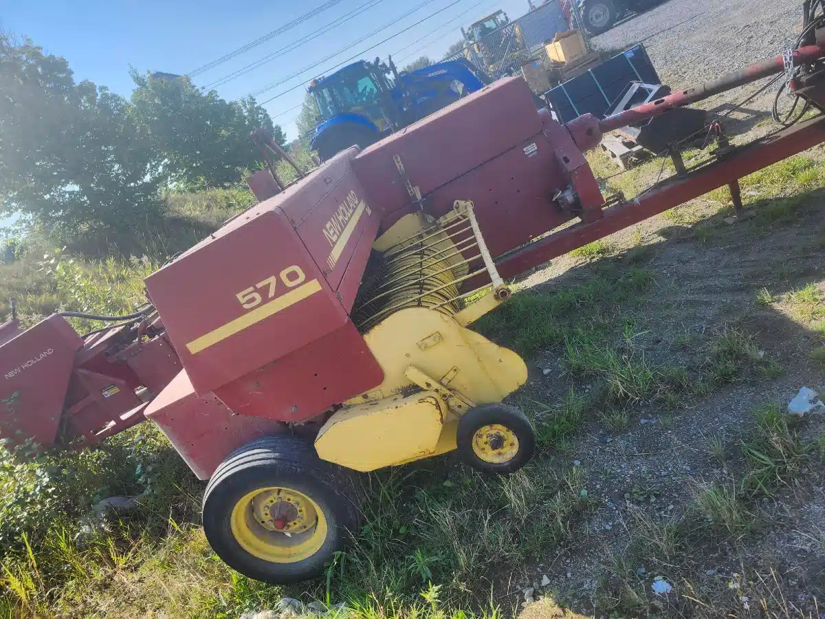 Gallery image 1 for Used New Holland 570 Square Baler - Small
