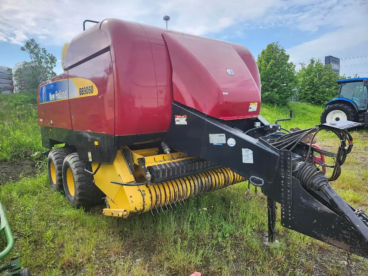 Gallery image 2 for Used 2012 New Holland BB9060 Square Baler - Large