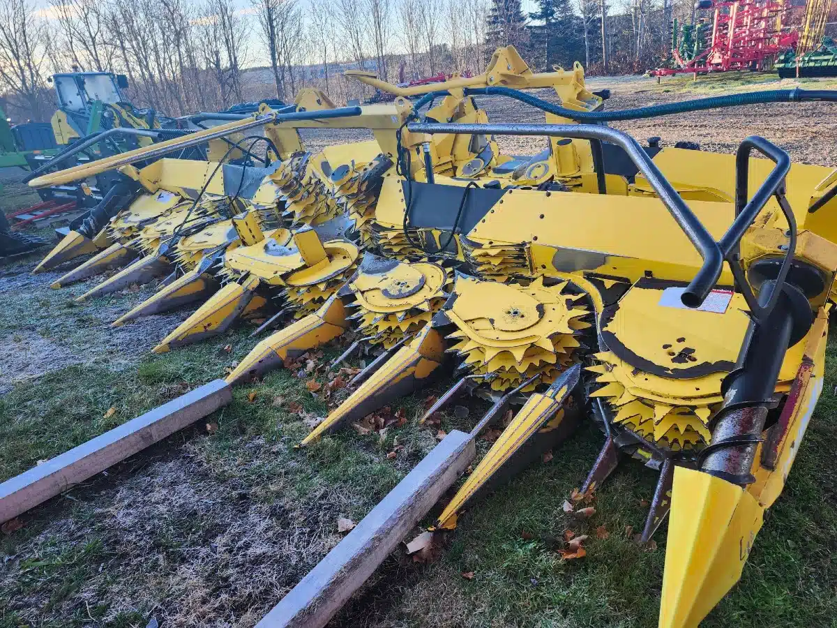 Gallery image 1 for Used 2010 New Holland 360N6 Header - Row Crop