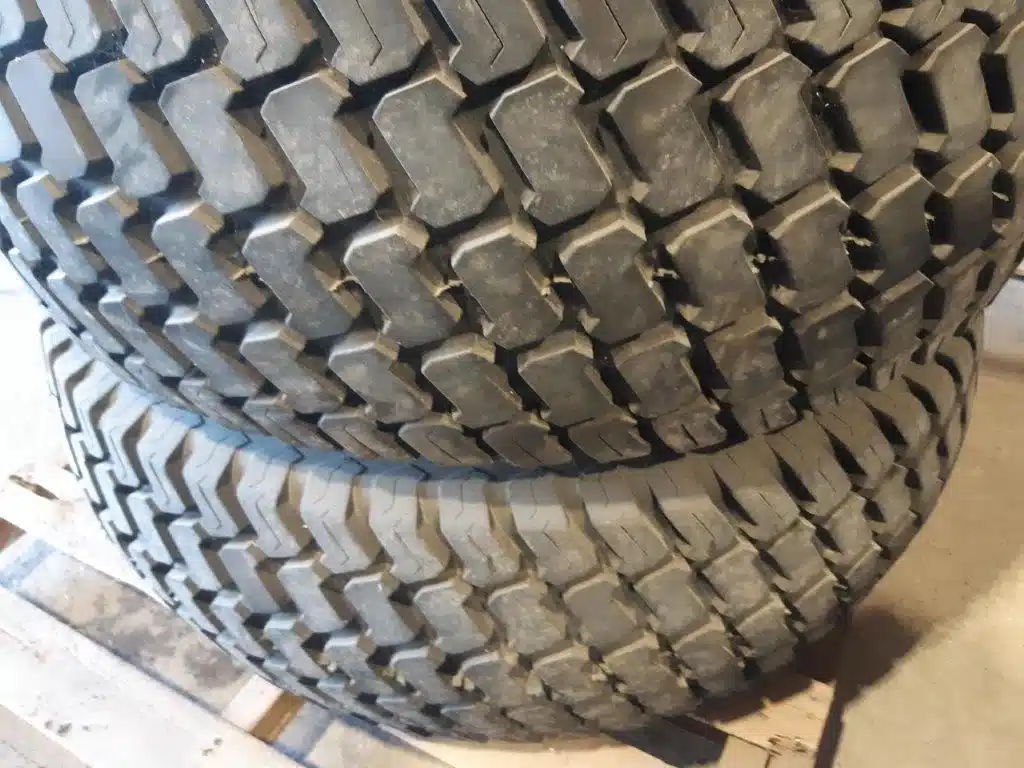 Gallery image 2 for 1st Products 27x8.50-14 et 41x14-20 Tires & Rims