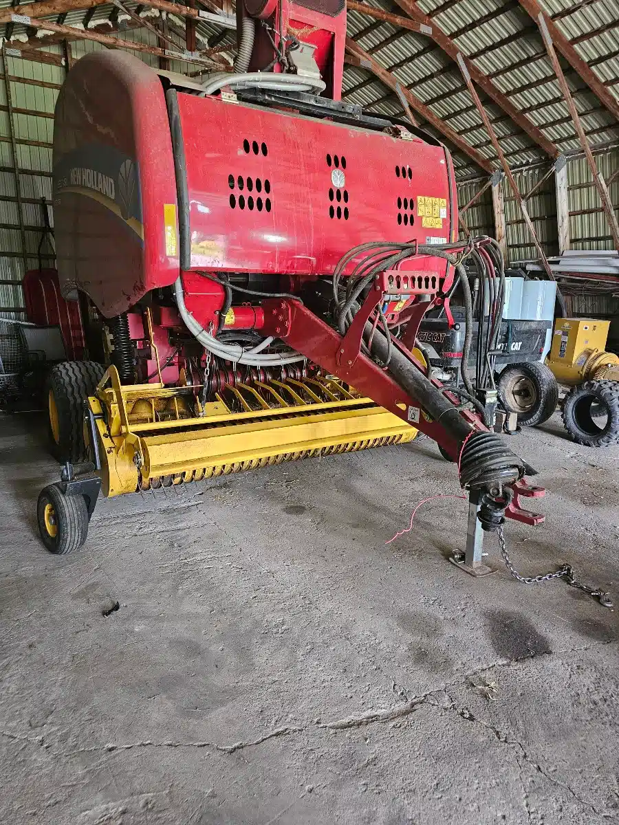 Gallery image 2 for Used 2021 New Holland ROLL-BELT 450 Round Baler
