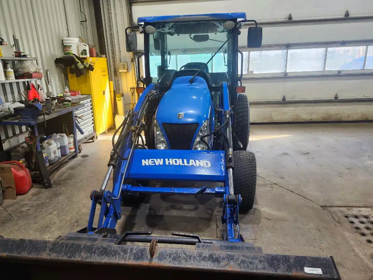 Gallery image 2 for 2010 New Holland BOOMER 3050 Tractor