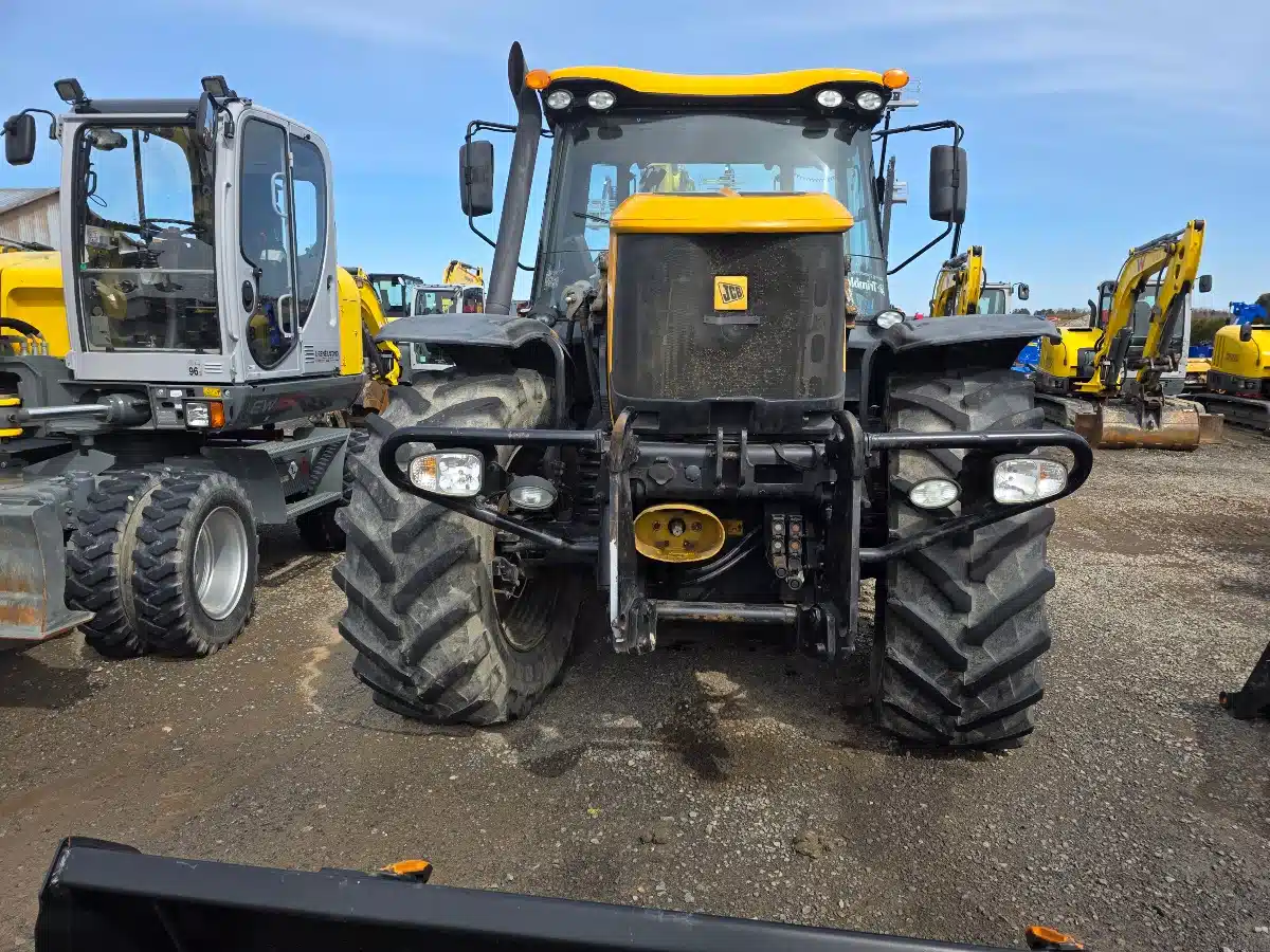 Gallery image 2 for Used 2015 JCB FASTRAC 3230 Tractor
