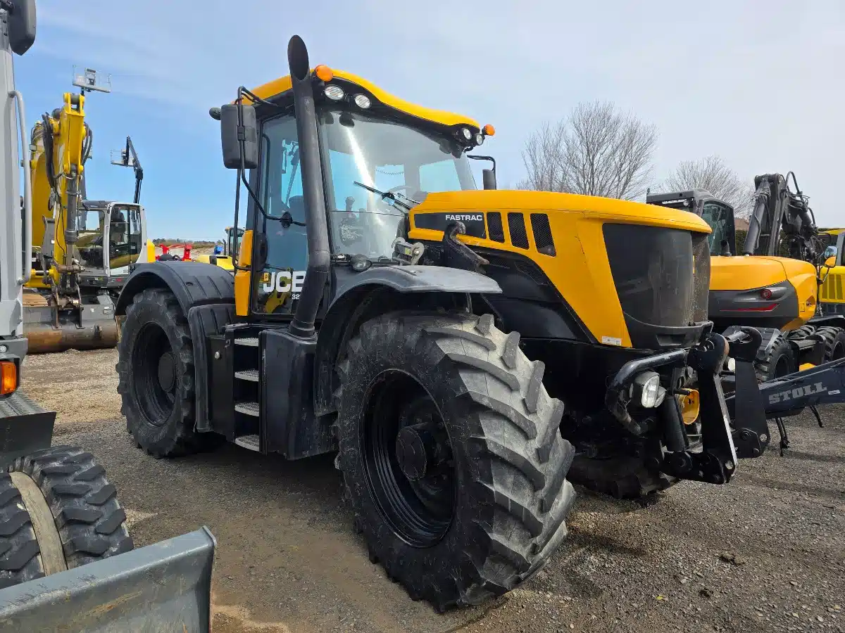 Gallery image 1 for Used 2015 JCB FASTRAC 3230 Tractor