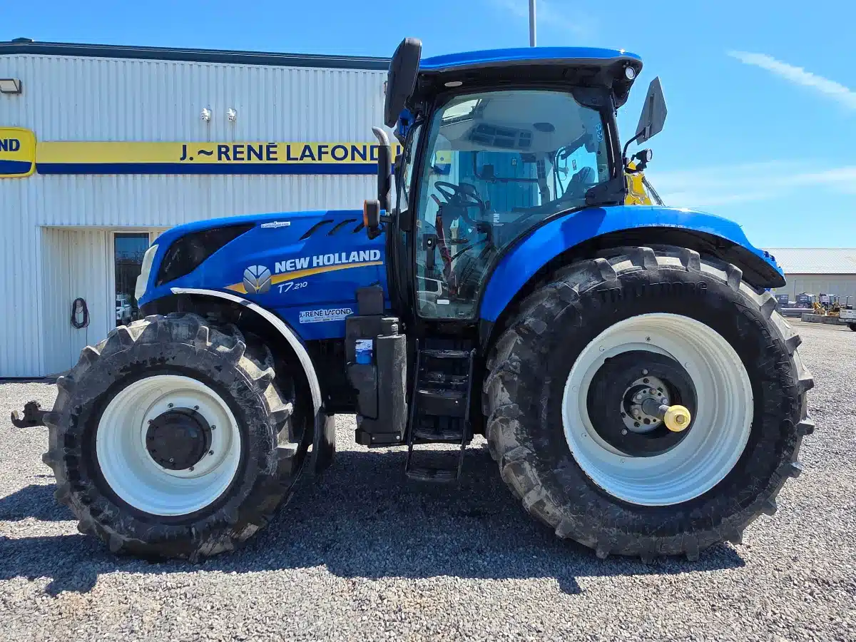 Gallery image 1 for Used 2021 New Holland T7.210 Tractor