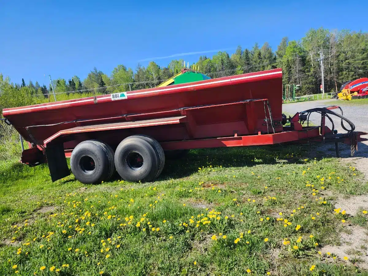 Gallery image 1 for Used BBI 3516 Spreader - Fertilizer